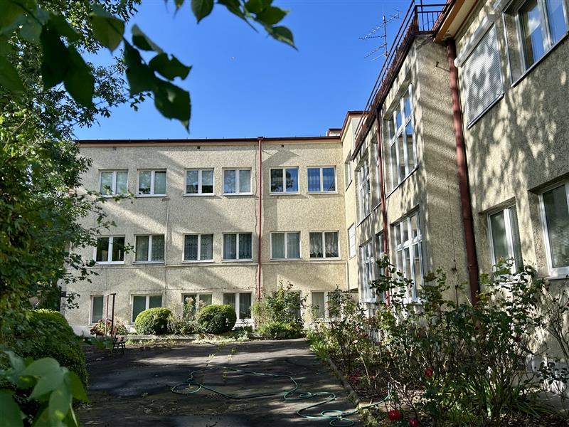 FO0 1 12396975 18 188