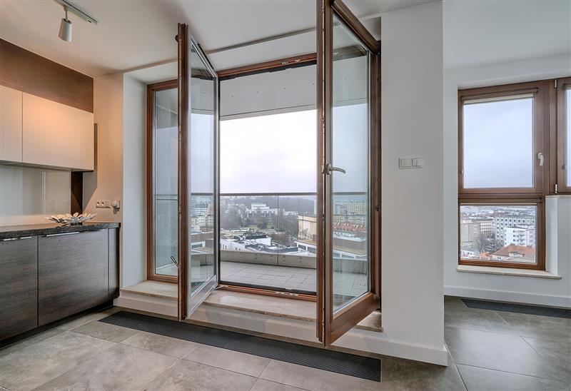 FO0 1 12397048 3 376