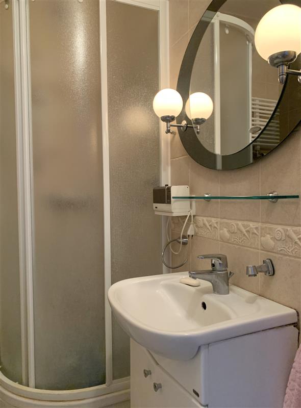 FO0 1 12397087 3 130