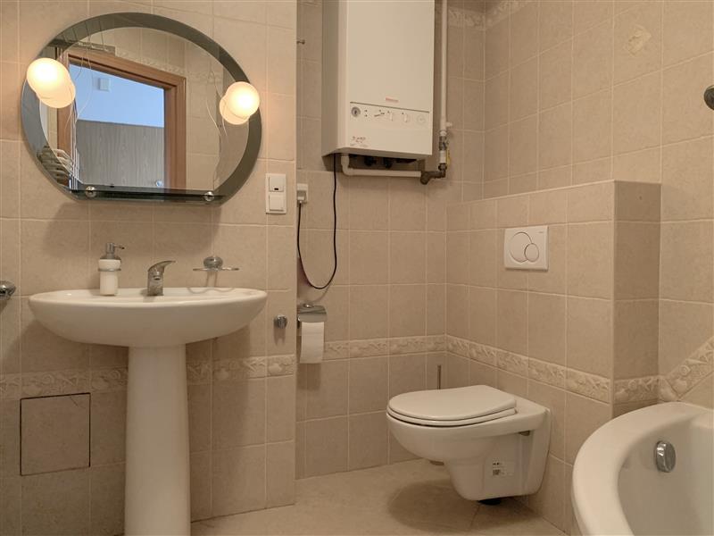 FO0 1 12397088 4 135