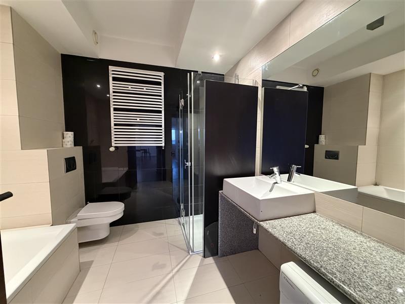 FO0 1 12556980 3 23
